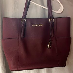 Michael Kors Jet Set Leather Tote - Maroon